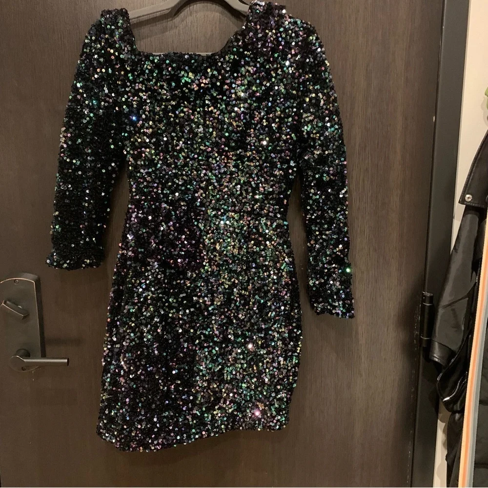 Lavish Alice Sequin Velvet Off Shoulder Asymmetric Cocktail Mini Dress Size 6 - Picture 4 of 8